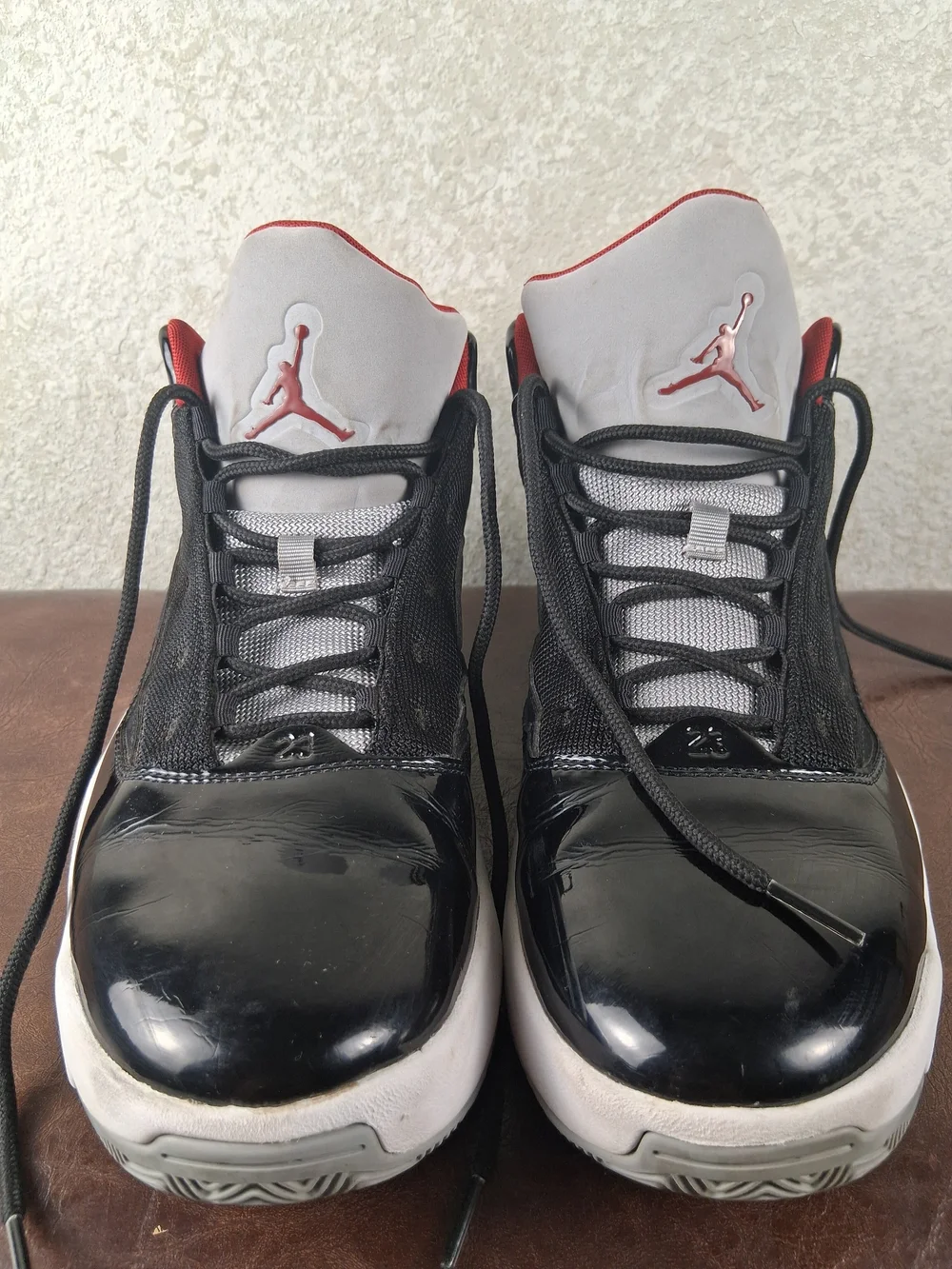 Nike Jordan Max Aura 2 Men's Basketball Shoes Red Black Gray White Size 12